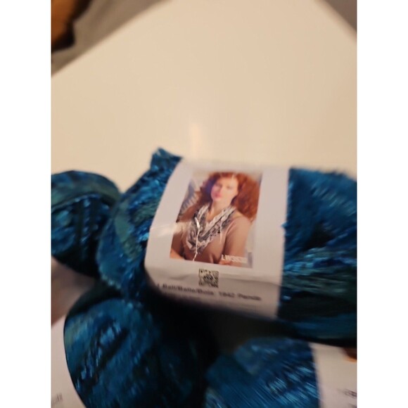 Red Heart Boutique Sashay Sequin Panda Mediterranean 3.5 oz new - Picture 4 of 5